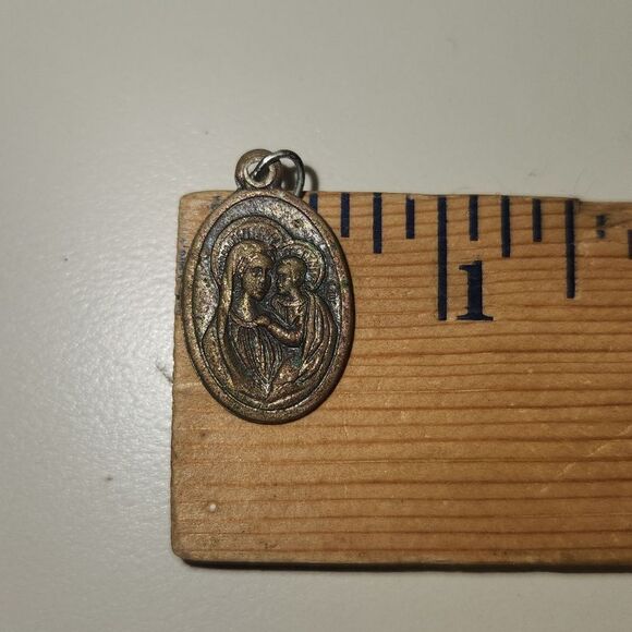 Vintage Mother Mary Baby Jesus/Sacred Heart Keepsake Metal Italy - Picture 5 of 6